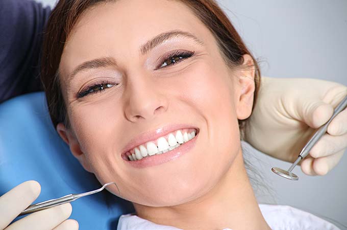 woman visiting the dentist