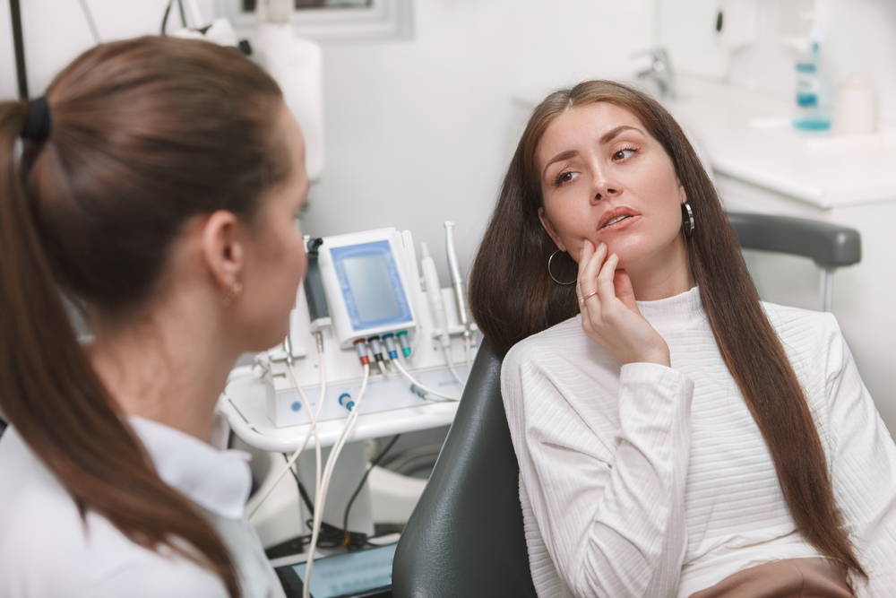woman in pain at dentist